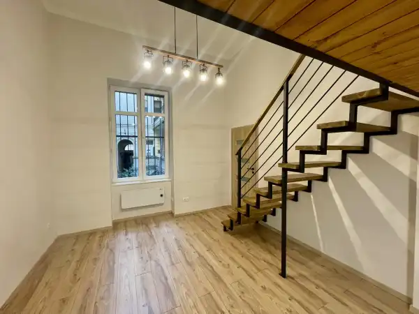 Eladó lakás, Budapest, VI. kerület 1 szoba 33 m² 61 M Ft