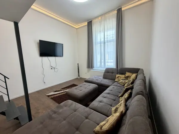 Eladó lakás, Budapest, VI. kerület 2+1 szoba 76 m² 124.9 M Ft
