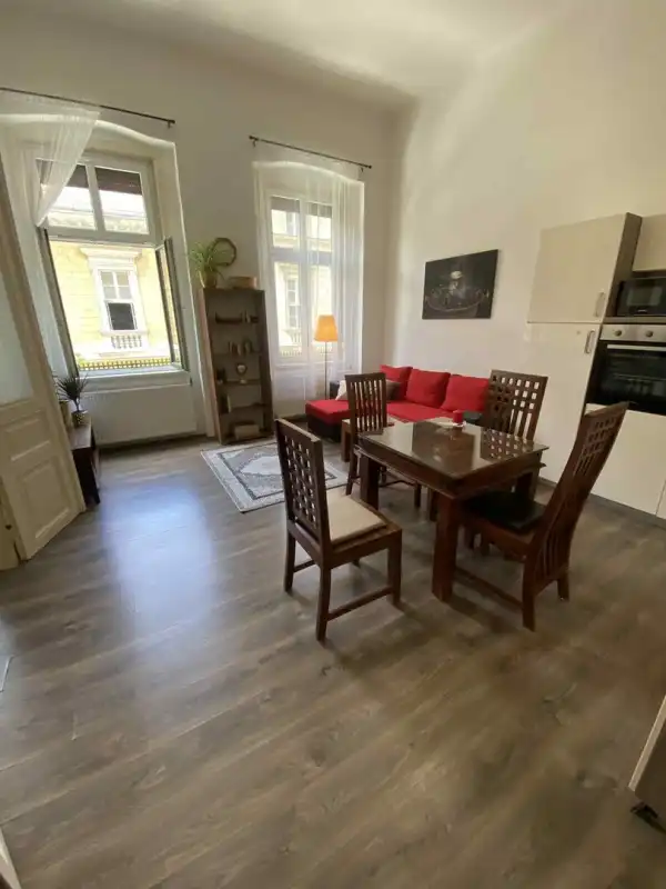 Eladó lakás, Budapest, VII. kerület 3 szoba 60 m² 81.9 M Ft