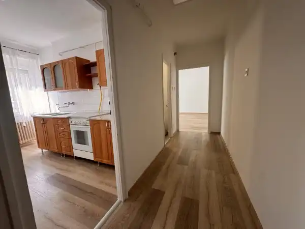 Eladó lakás, Dunaújváros 1 szoba 38 m² 25.9 M Ft