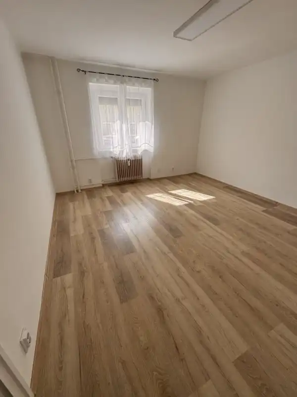Eladó lakás, Dunaújváros 1 szoba 38 m² 25.9 M Ft