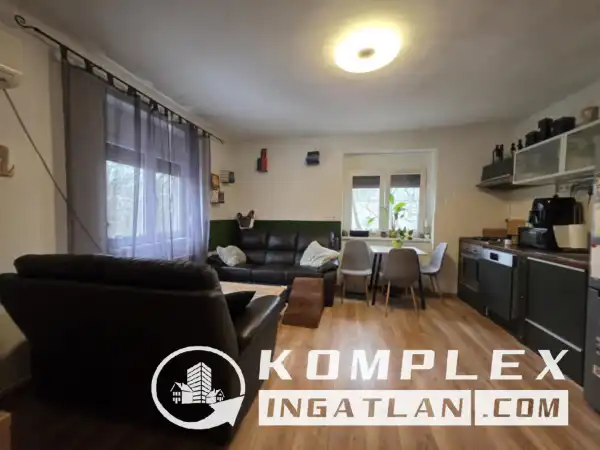 Eladó lakás, Dunaújváros 2+1 szoba 50 m² 39.6 M Ft