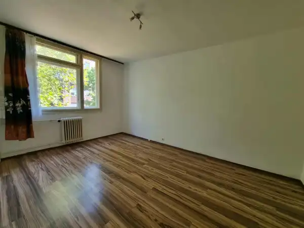 Eladó lakás, Dunaújváros 1 szoba 28 m² 23.8 M Ft
