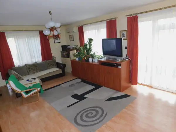 Eladó lakás, Eger 4 szoba 140 m² 39 M Ft