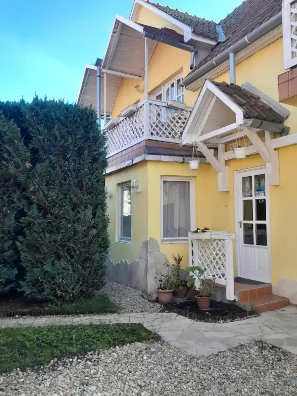 Eladó lakás, Eger 5 szoba 130 m² 77 M Ft