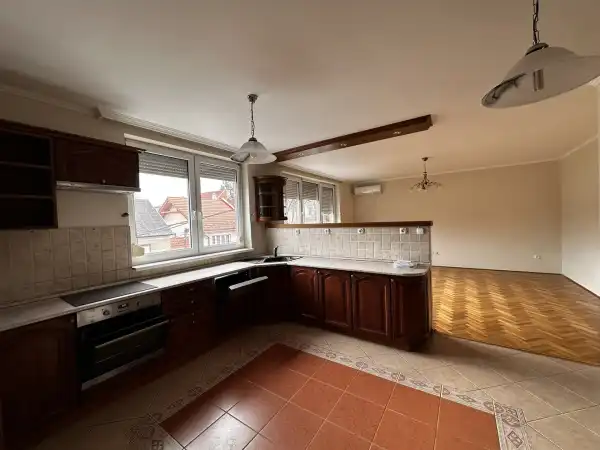 Eladó lakás, Eger 5 szoba 135 m² 96 M Ft