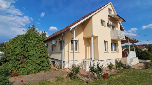 Eladó lakás, Esztergom 4+1 szoba 148 m² 110 M Ft