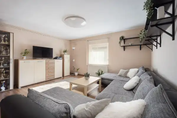 Eladó lakás, Gyál 5 szoba 160 m² 98.9 M Ft