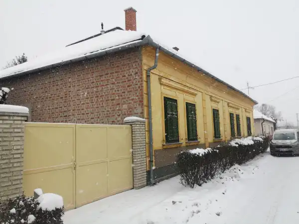 Eladó lakás, Gyula 3 szoba 110 m² 45.9 M Ft