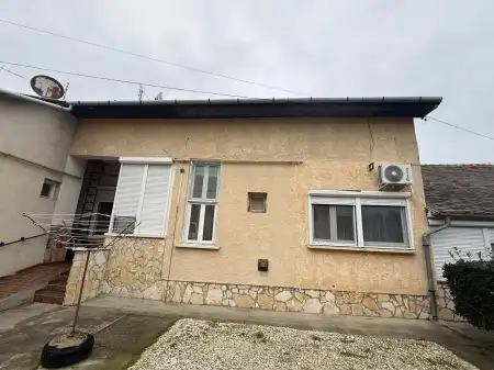 Eladó lakás, Karcag 2+1 szoba 60 m² 20.9 M Ft