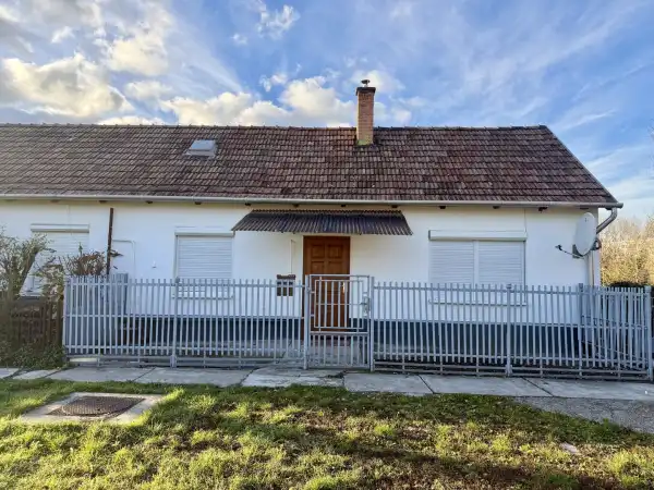 Eladó lakás, Komárom 1 szoba 41 m² 35 M Ft