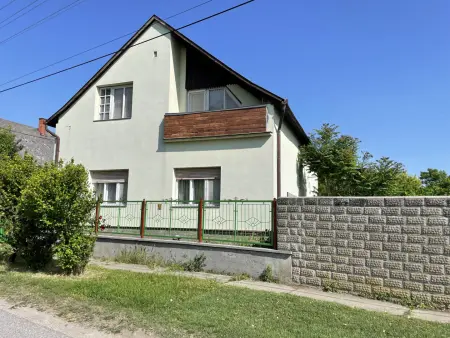 Eladó lakás, Madocsa 5+2 szoba 168 m² 39.9 M Ft