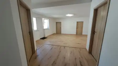 Eladó lakás, Nyergesújfalu 3 szoba 120 m² 79.9 M Ft