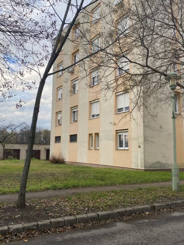 eladó lakás, Oroszlány