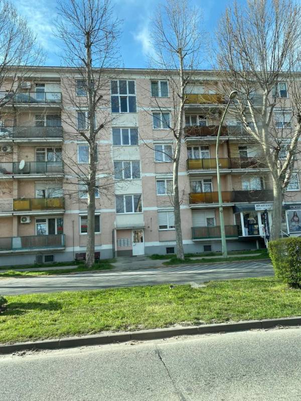 eladó lakás, Oroszlány