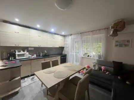 Eladó lakás, Oroszlány 3 szoba 50 m² 32.5 M Ft