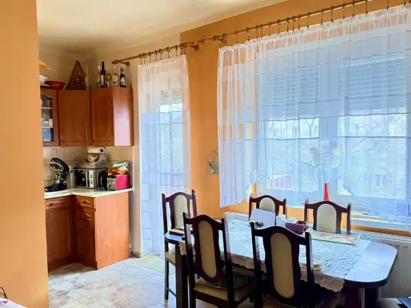 Eladó lakás, Oroszlány 3 szoba 57 m² 36.6 M Ft