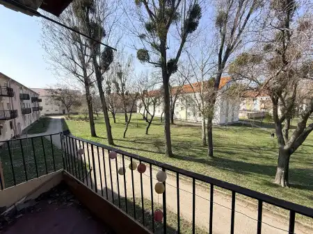 eladó lakás, Oroszlány