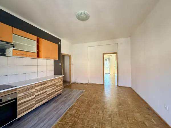 Eladó lakás, Oroszlány 2+1 szoba 52 m² 32.2 M Ft
