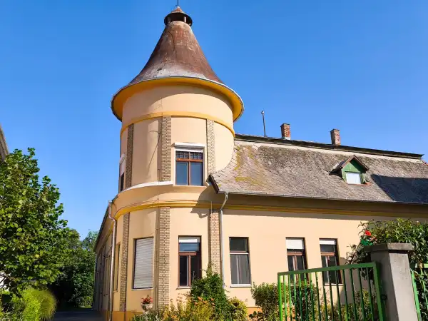 Eladó lakás, Paks 3+1 szoba 130 m² 69.9 M Ft