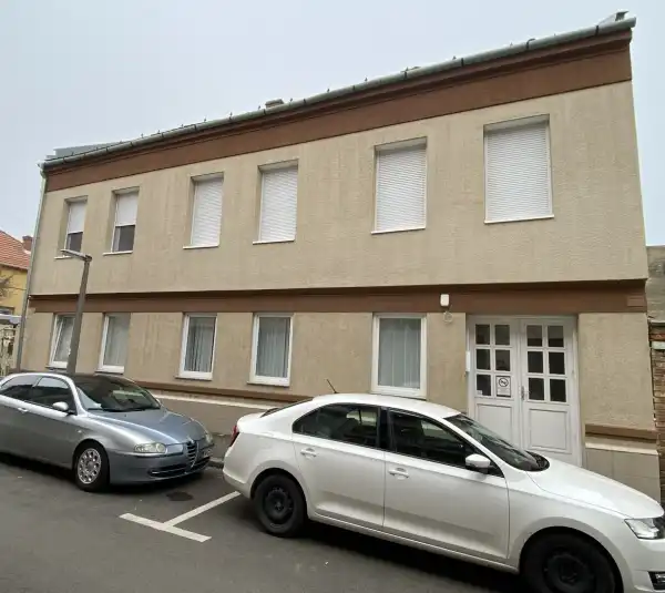 Eladó lakás, Pécs 3 szoba 110 m² 65 M Ft