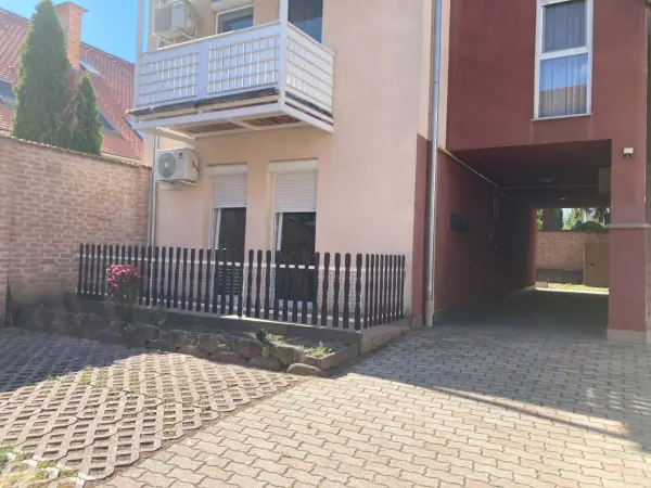 Eladó lakás, Pécs 3 szoba 56 m² 79 M Ft