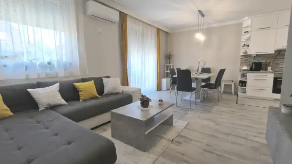 Eladó lakás, Szeged 2 szoba 67 m² 66.5 M Ft