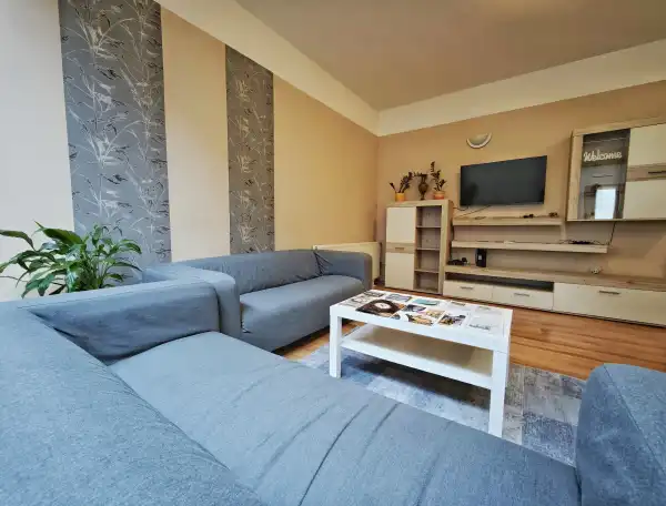 Eladó lakás, Szeged 5+1 szoba 136 m² 137.7 M Ft