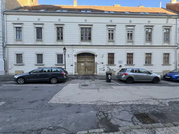 Eladó lakás, Székesfehérvár 3 szoba 137 m² 129.9 M Ft