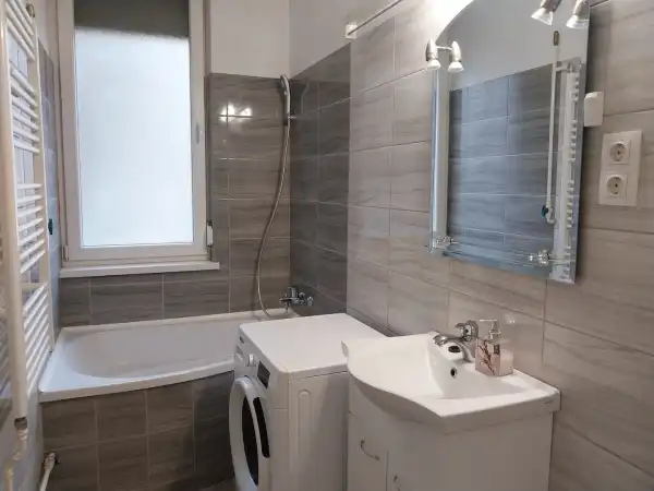 Eladó lakás, Tatabánya 1+1 szoba 39 m² 40.9 M Ft
