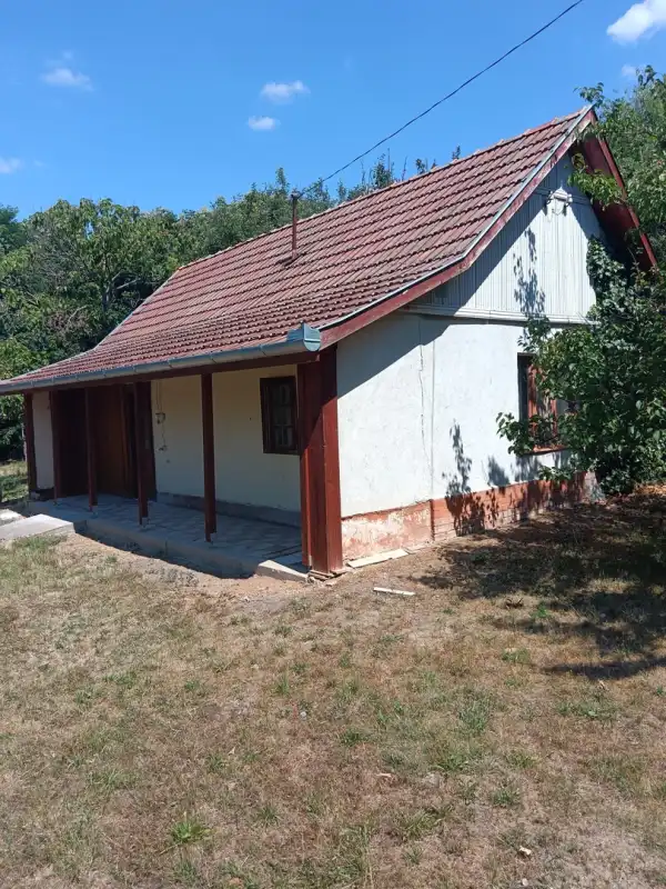 Eladó lakás, Tóalmás 1 szoba 38 m² 16 M Ft