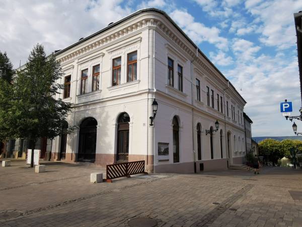 eladó lakás, Vác