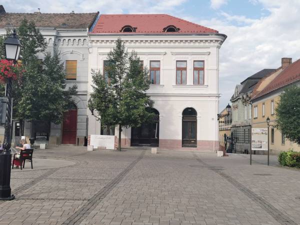 eladó lakás, Vác