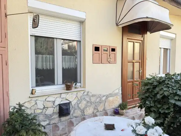 Eladó lakás, Vác 3 szoba 70 m² 76 M Ft