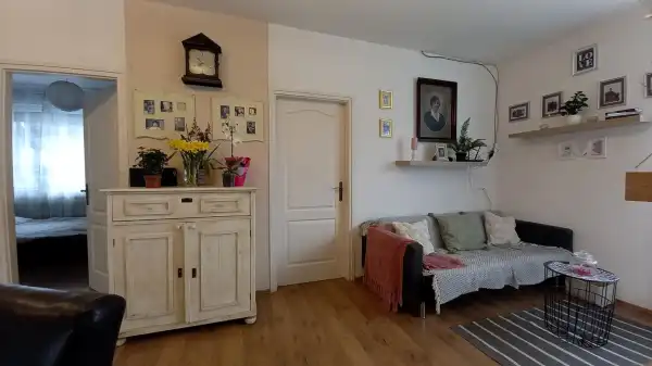 Eladó lakás, Vác 6 szoba 160 m² 80 M Ft