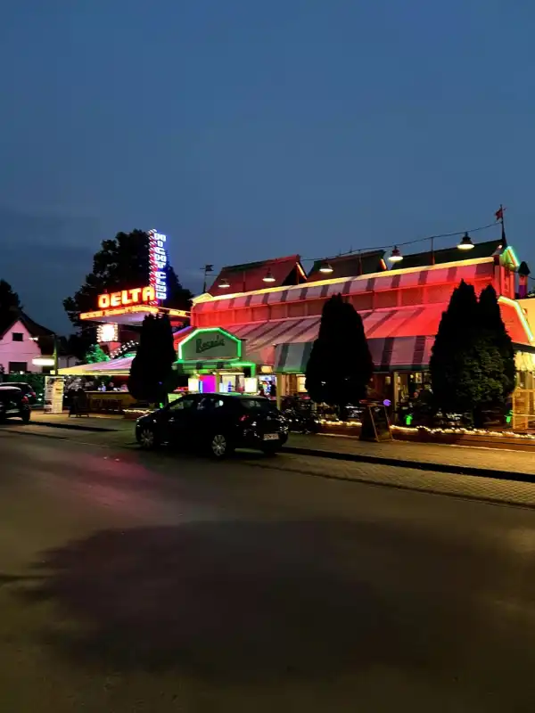 Eladó melegkonyhás vendéglátóegység, Balatonmáriafürdő 789 m² 288 M Ft