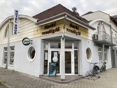 eladó melegkonyhás vendéglátóegység, Komárom