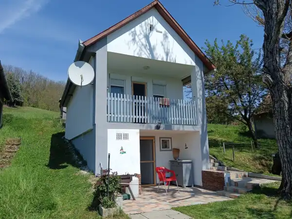 Eladó nyaraló, Csörnyeföld 1 szoba 33 m² 15 M Ft