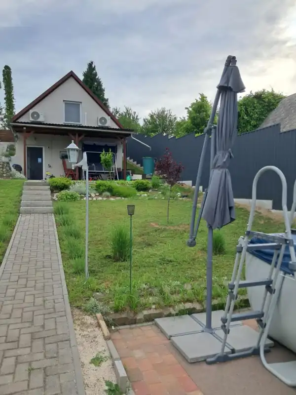 Eladó nyaraló, Dorog 2 szoba 30 m² 34.5 M Ft