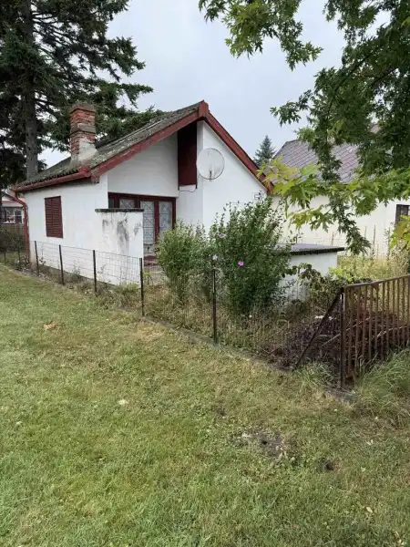 Eladó nyaraló, Lipót 1 szoba 21 m² 17 M Ft