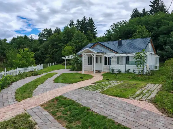 Eladó nyaraló, Rönök 2 szoba 67 m² 19.9 M Ft