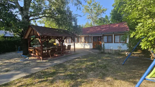 Eladó nyaraló, Sarud 6 szoba 100 m² 35 M Ft
