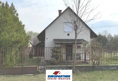 Eladó nyaraló, Tápiószentmárton 3 szoba 57 m² 29.5 M Ft