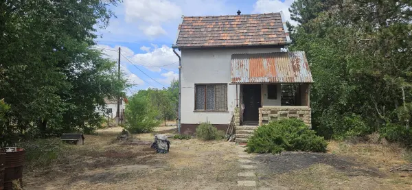 Eladó nyaraló, Tápiószentmárton 2 szoba 43 m² 15.9 M Ft