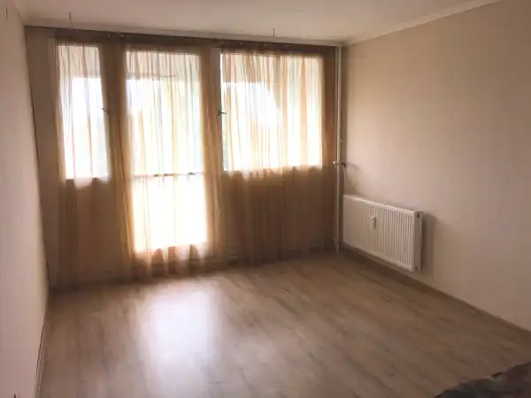Eladó panel lakás, Békéscsaba 3 szoba 68 m² 37 M Ft
