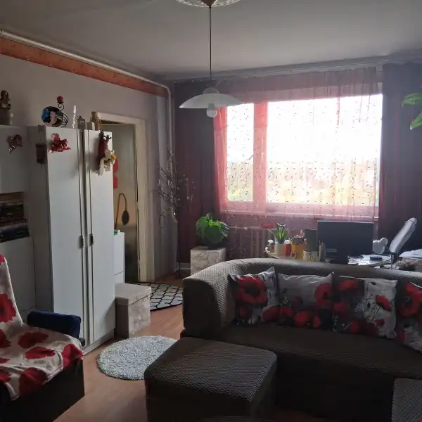Eladó panel lakás, Békéscsaba 2+1 szoba 64 m² 29.9 M Ft