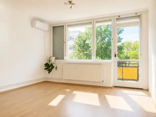 Eladó panel lakás, Békéscsaba 2 szoba 57 m² 30.5 M Ft