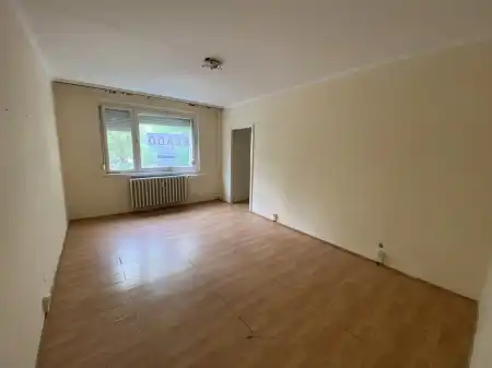 Eladó panel lakás, Békéscsaba 2+1 szoba 60 m² 28.5 M Ft