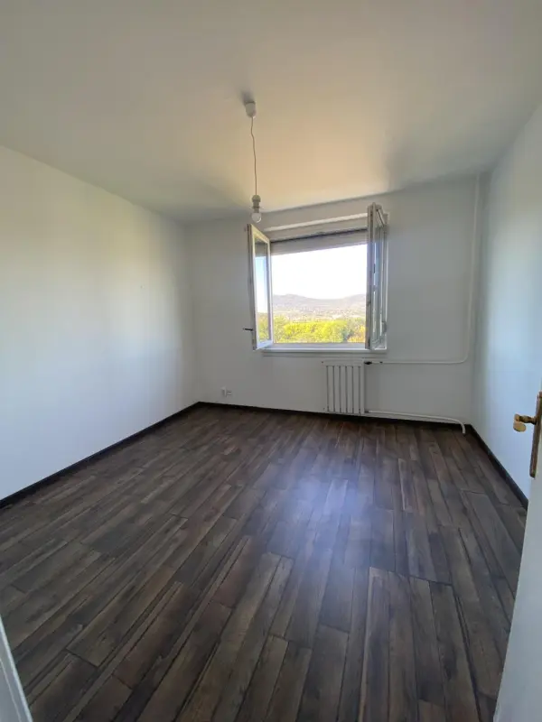 Eladó panel lakás, Budapest, III. kerület 2 szoba 49 m² 67.9 M Ft