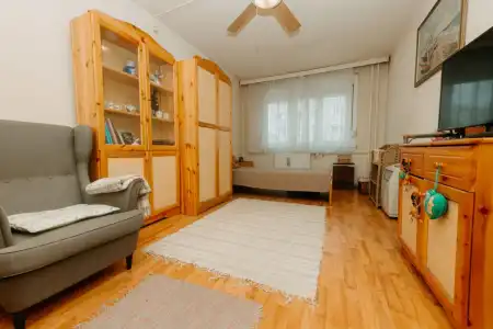 Eladó panel lakás, Budapest, III. kerület 3 szoba 68 m² 78.9 M Ft